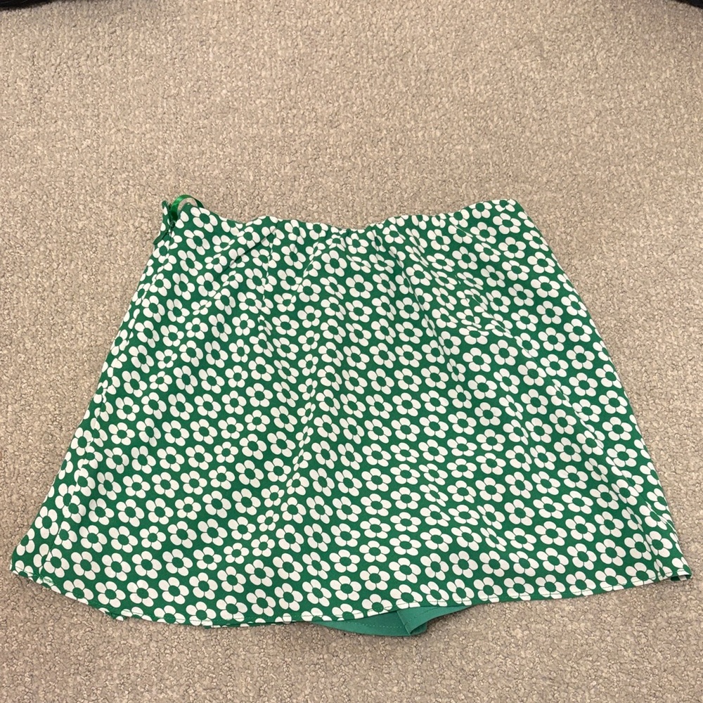 C Green and White Floral Mini Skirt with shorts attached